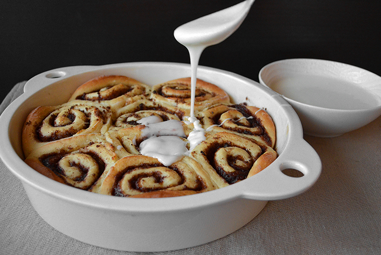 cinnamon-rolls16_acookscanvas-copyright2012-2016_71-copy