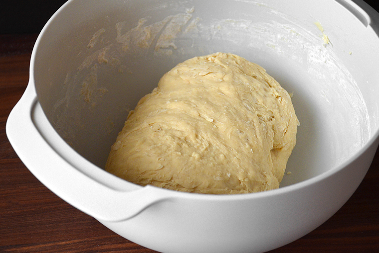 cinnamon-rolls5_acookscanvas-copyright2012-2016_71-copy